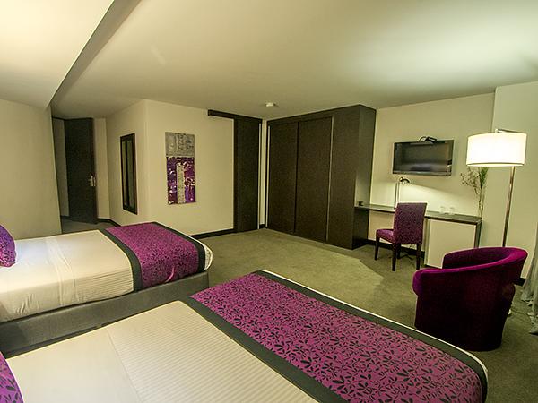 Hotel Exposuites