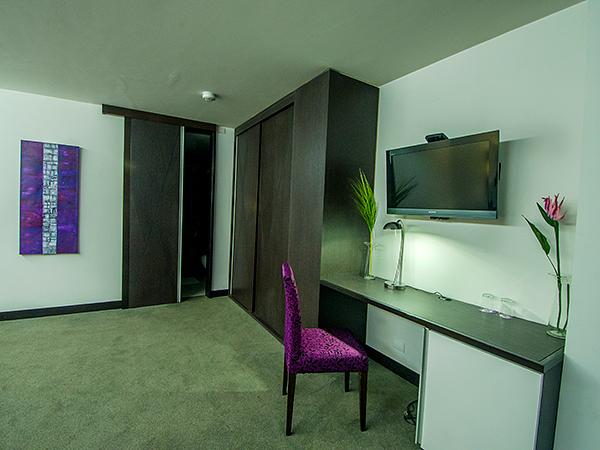 Hotel Exposuites