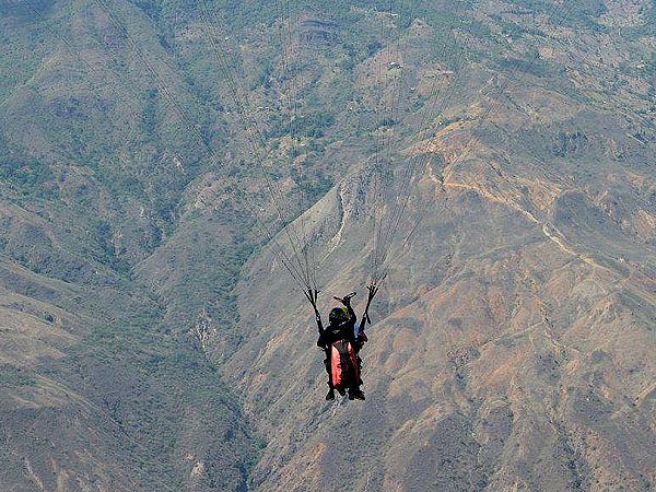 Parapente En El Cañon Del Chicamocha